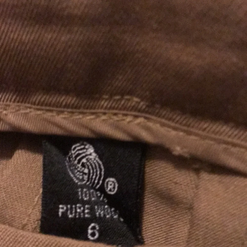 Ellen Tracy Shorts, size 8 color tan - Picture 5 of 6